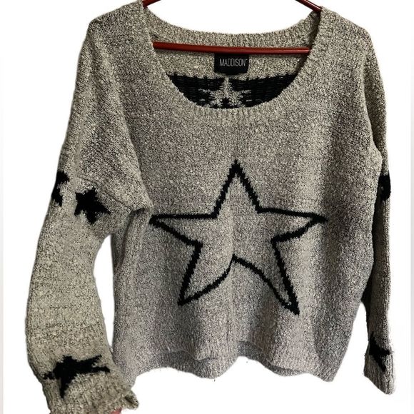 Maddison gray sweater with stars, longer in back than front.  Large - Picture 1 of 6